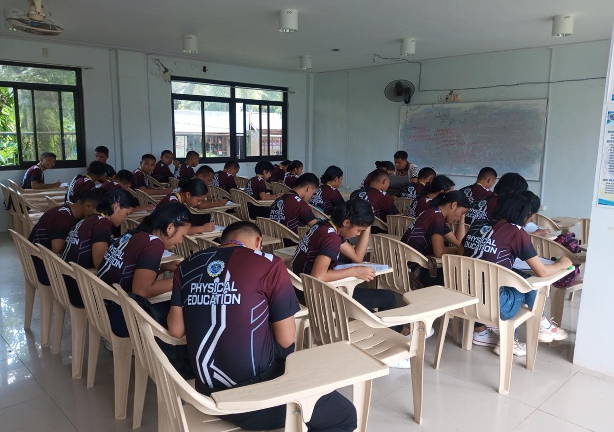 Crim students filling up the questionnaire